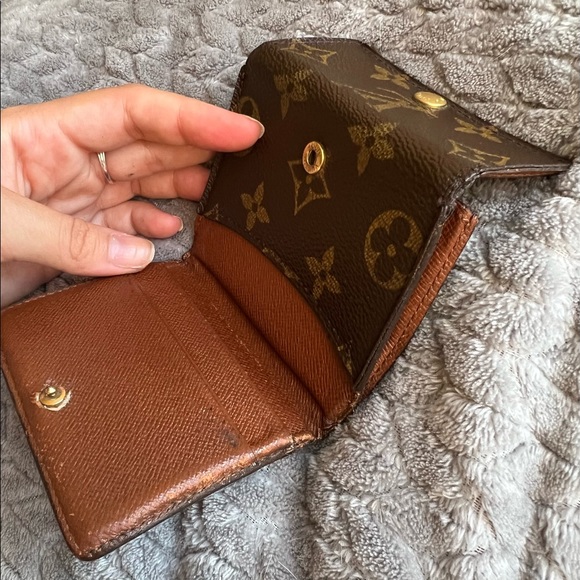 Louis Vuitton Monogram Card Holder - Picture 12 of 16